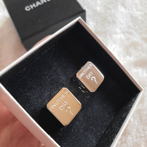 CHANEL Silver and Gold Cube Accessories - Picture 4 of 8